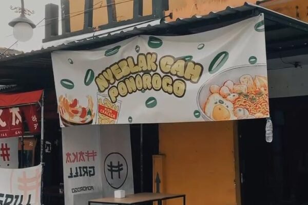 Bebas Milih, Bebas Pedas: Sensasi Makan Seblak Prasmanan di Nyeblak Cah