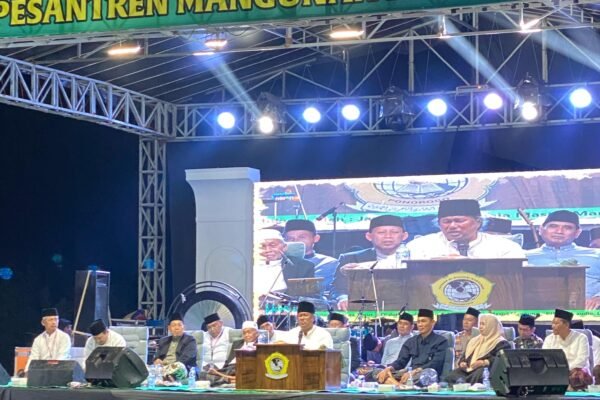 Gus Muwafiq Sukses Isi Puncak Halal Bihalal dan Haul Masyayikh Pondok Mangunan