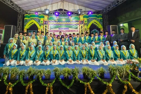 MAKESTA dan Haflah Akhirussanah, MI Ma’arif Ngrupit Bekali Siswa Kelas VI dengan Karakter dan Akhlak