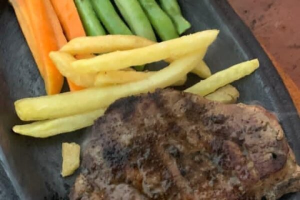 Sajian Panas, Rasa Kelas! DV Steak and Hotplate Hadirkan Sensasi Berbeda di Balong