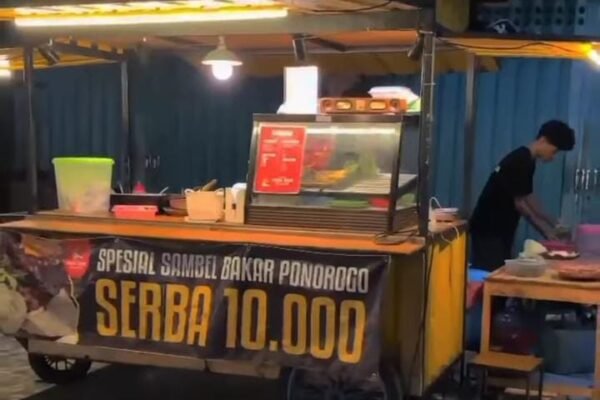 Cuma Punya 10 Ribu? Kamu Udah Bisa Makan Enak dan Pedas di Sambel Bakar Ponorogo
