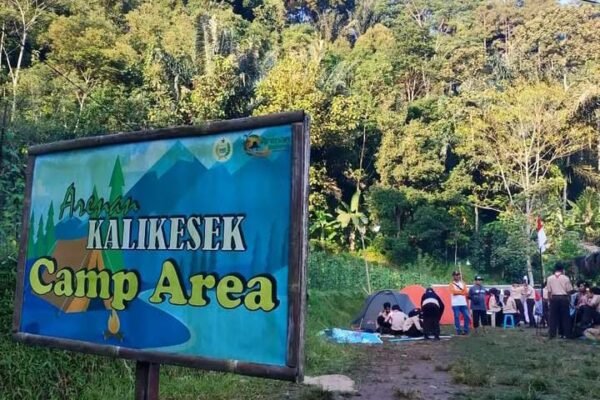 Arenan Kalikesek: Pelukan Hijau dan Lezatnya Rasa di Tengah Kesederhanaan