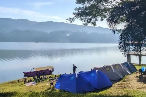 Di Bawah Langit Taman Munggur: Pesona Camping View Waduk yang Tak Terlupakan