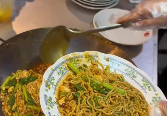 Rasa Gurih-Pedas Melekat di Lidah: Mie Nyemek Spesial Ponorogo yang Wajib Dicoba