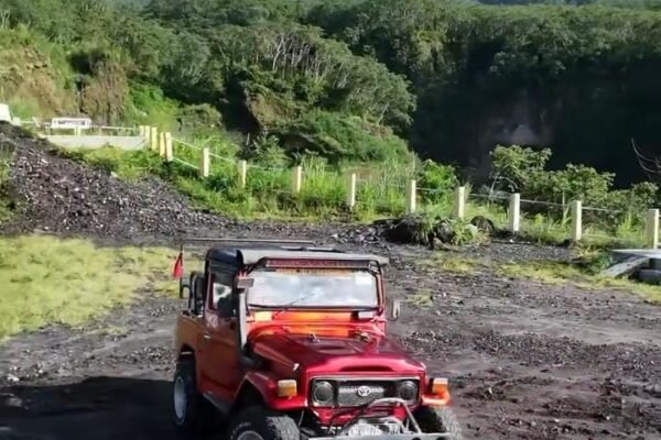 Lava Tour Merapi: Wisata Adrenalin Menelusuri Jejak Erupsi Gunung Api Paling Aktif di Indonesia