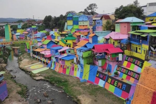 Kampung Warna Warni Jodipan: Dari Permukiman Kumuh Menjadi Destinasi Instagramable di Jantung Kota Malang