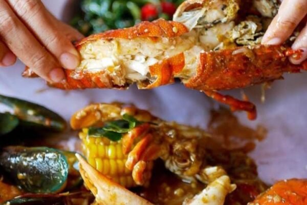 Menyerbu Bah Bleng! Tempat Seafood Lengkap yang Lagi Jadi Rebutan Lidah