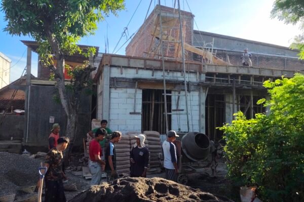 Penuh Semangat, Keluarga Besar PK. PMII UIN Kiai Ageng Mohammad Besari Ponorogo Ro’an Pengecoran Gedung Kantor