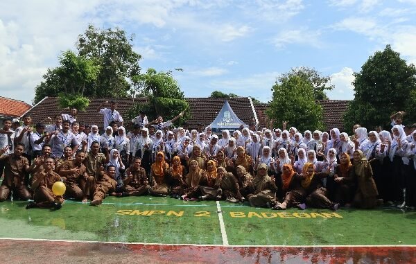 Purnawiyata : Meriah & Sederhana Kelas IX Angkatan 2025 SMPN 2 Badegan Bersama Damkar Ponorogo