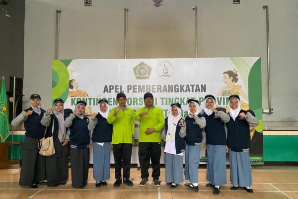 Lima Siswa MA Al Islam Dilepas Kepala Kemenag Ponorogo untuk Ikuti Porseni Jatim 2025 di Jember