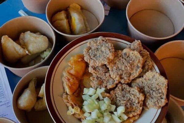 Pempek Hits di Ponorogo: Rasa Autentik Palembang, Harga Bersahabat di Pempek Rinenggo
