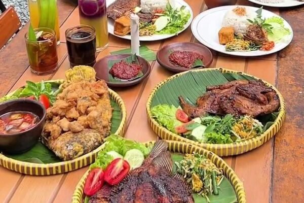 Ayam Bakar Gerabah ala Kopi Isor Djati: Resep Jawa Kuno yang Kini Hadir dalam Sentuhan Kekinian