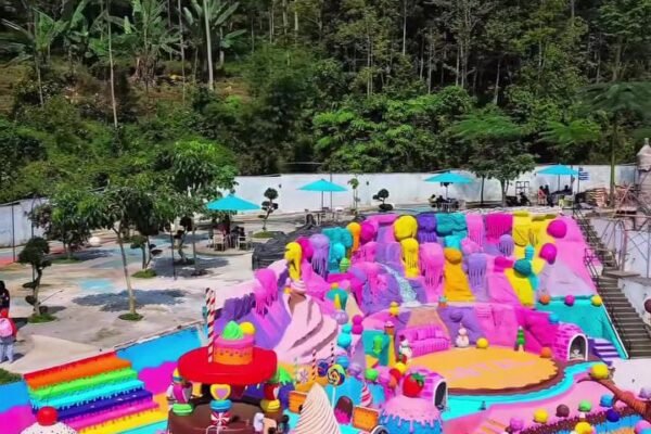 Kayla Hills Pagilaran, Surga Baru di Batang: Wisata Kekinian Bernuansa Alam dengan Sentuhan Istana Permen