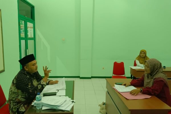 Kepala MI Ma’arif Cekok Antusias Ikuti Seleksi Mahasiswa Baru S2 di Pascasarjana UIN Kiai Ageng Muhammad Besari Ponorogo