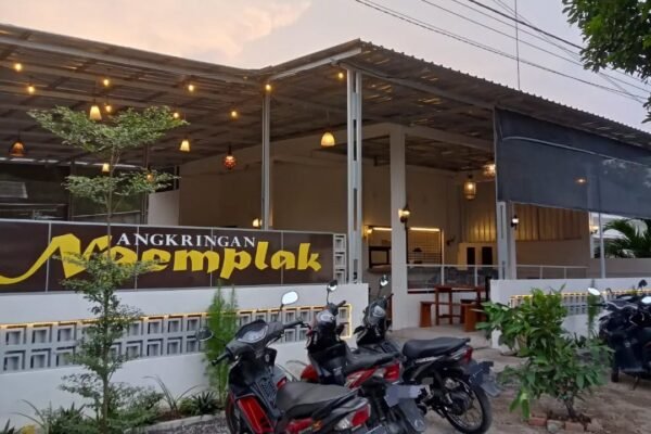 Angkringan Ngemplak, Tempat Nongkrong Cozy dengan Menu Kekinian dan Harga Merakyat di Ponorogo