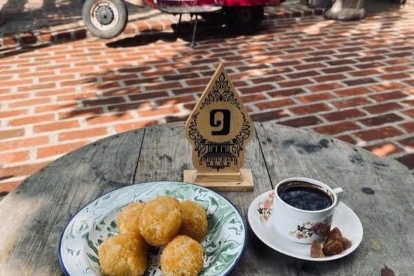 Jonggring Saloko: Sensasi Kuliner Joglo dengan Nuansa Sawah di Ponorogo