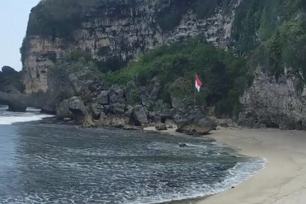 Pantai Krokoh, Permata Tersembunyi Gunung Kidul yang Masih Alami