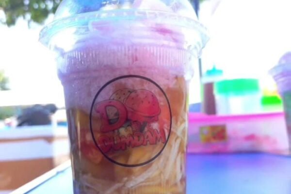 Dumdam Ice Ponorogo, Tempat Nongkrong Segar dengan Rujak Es Krim Autentik