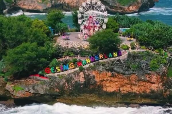 Gesing Wonderland, Pesona Pantai Gunung Kidul yang Hadirkan Sensasi Bianglala di Tepi Laut