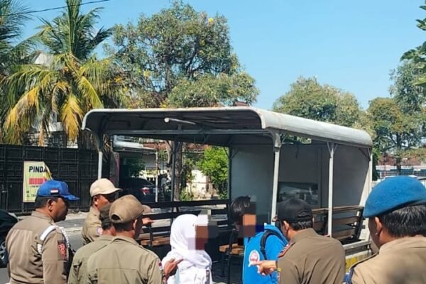 Pelajar Asal Bojonegoro Terjaring Satpol PP Saat Bermesraan di Alun-alun Ngawi