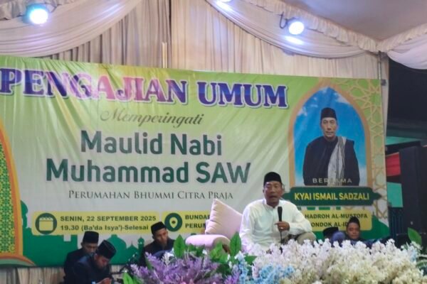 Warga Perum Bhummi Citra Praja Peringati Kelahiran Rasulullah dengan Pengajian Akbar oleh KH. Isma’il Sadzali