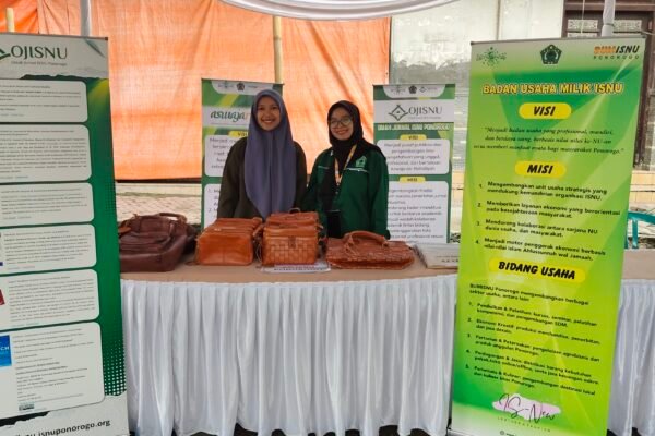 ISNU Ponorogo Buka Stand di Bazaar UMKM PCNU Ponorogo dalam Rangka Hari Santri 2025