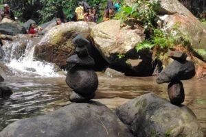 Belajar Sabar lewat Seni Rock Balancing di Seloondo Ngawi