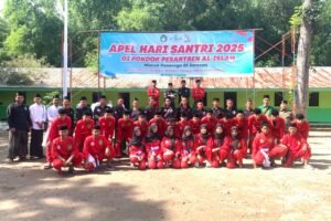 Memukau, 40 Anggota Pagar Nusa Atraksi dalam Apel Hari Santri MWC NU Mlarak di Pondok Pesantren Al Islam Joresan