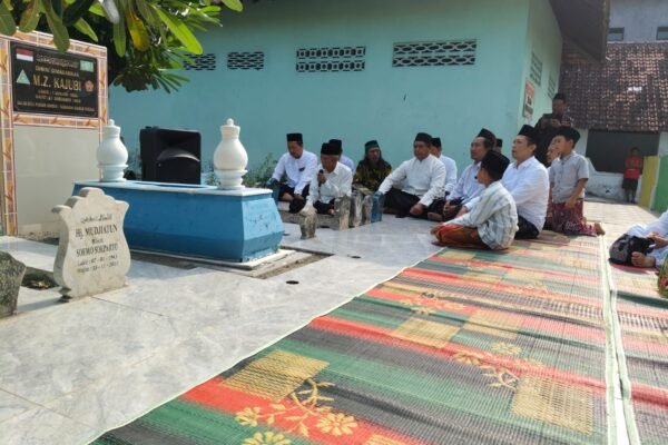 Ziyaroh Muassis NU Warnai Peringatan Hari Santri 2025 di Ponorogo: Pengurus dan Banom PCNU Ponorogo Teladani Perjuangan Para Ulama Pendiri NU