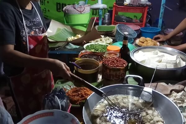 Lontong Tahu Masih Menjadi Kuliner Andalan Khas Blitar